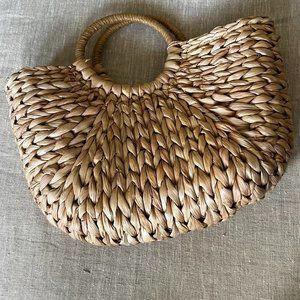 Straw Bag with cloth interior, great condition